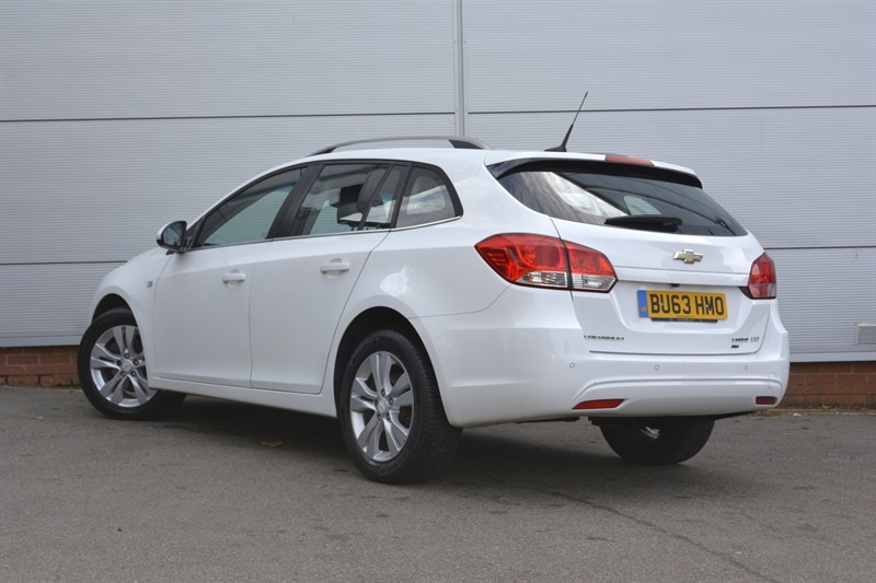 Chevrolet Cruze Ls White #4