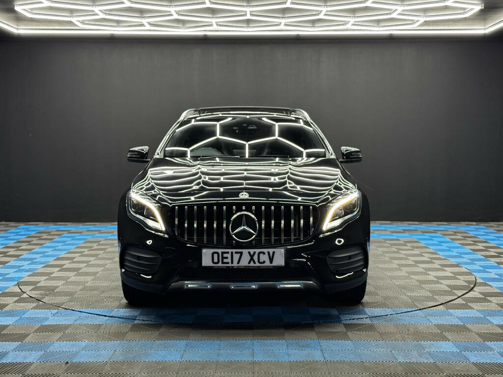 Mercedes-Benz GLA Class 2.1 Gla200d Amg Line Premium Plus 7G-dct 4Matic Black #2