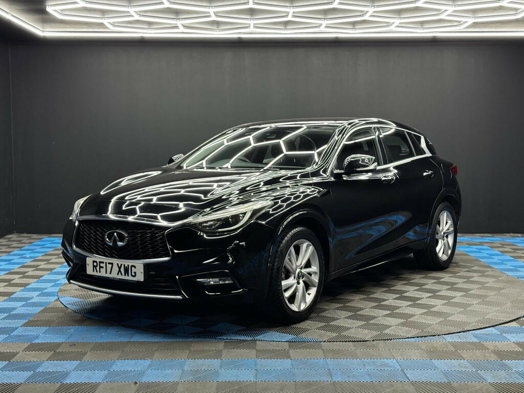 Infiniti Q30 1.6T Premium Intouch Euro 6 Ss Black #3