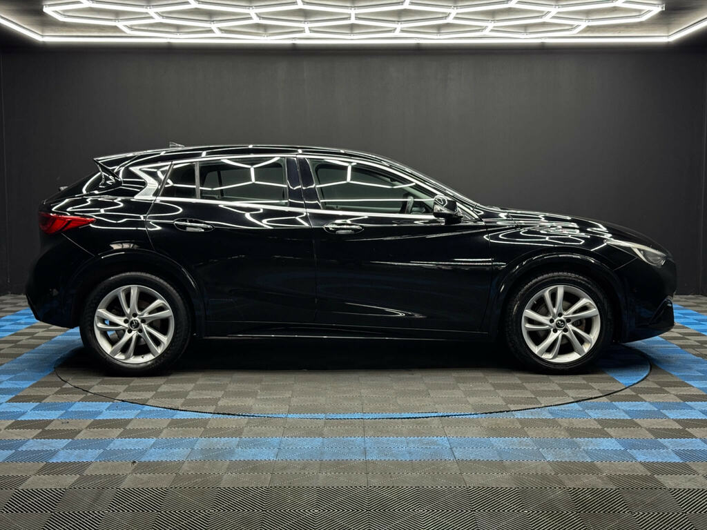 Infiniti Q30 1.6T Premium Intouch Euro 6 Ss Black #4