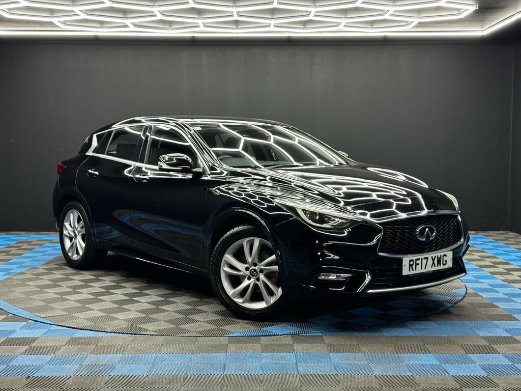 Infiniti Q30 1.6T Premium Intouch Euro 6 Ss Black