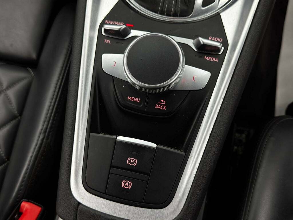 Audi TT 1.8T Fsi Black Edition White #24