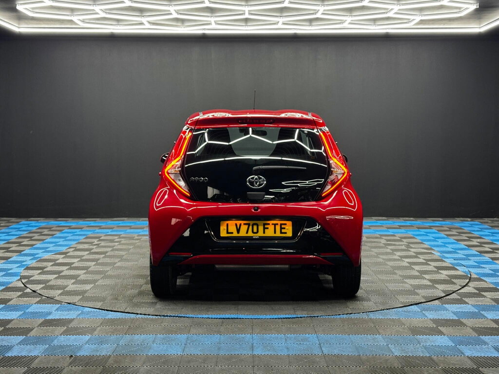 Toyota Aygo 1.0 Vvt-i X-play Euro 6 Safety Sense Red #6