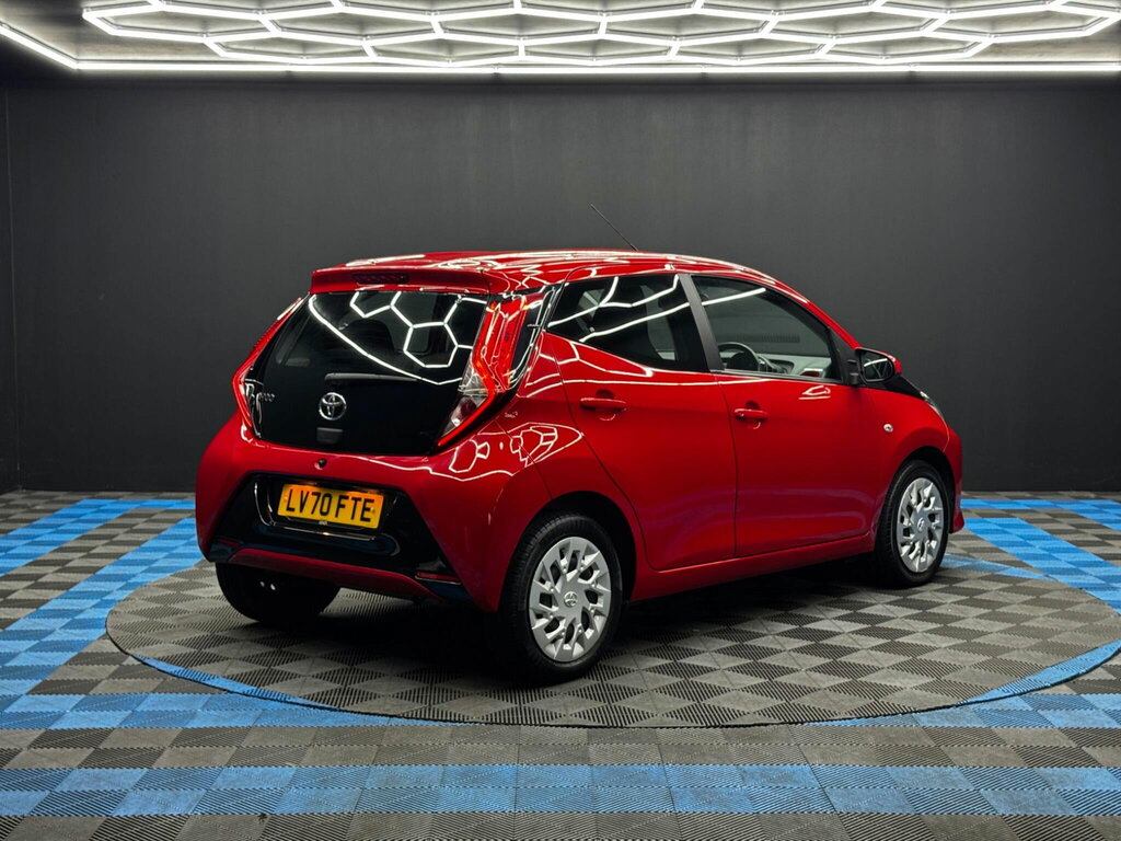 Toyota Aygo 1.0 Vvt-i X-play Euro 6 Safety Sense Red #5