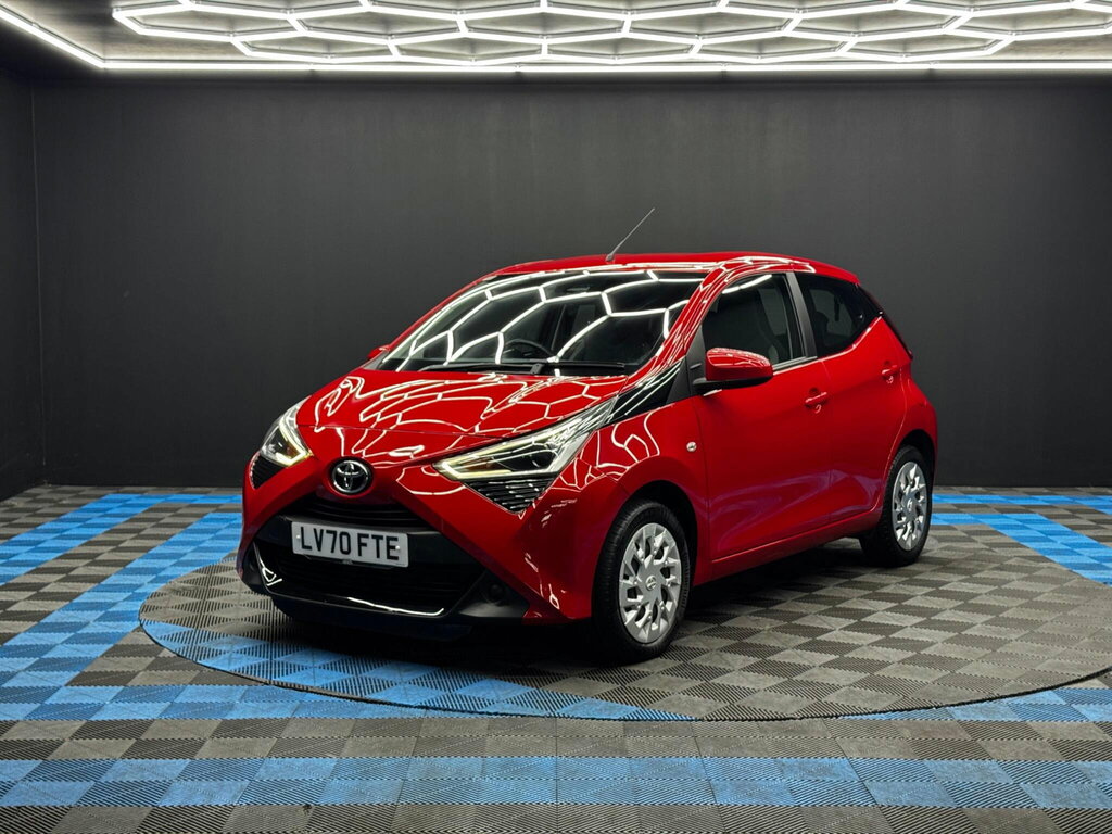 Toyota Aygo 1.0 Vvt-i X-play Euro 6 Safety Sense Red #3