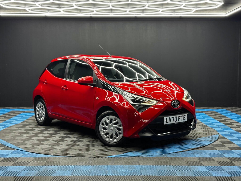 Toyota Aygo 1.0 Vvt-i X-play Euro 6 Safety Sense Red