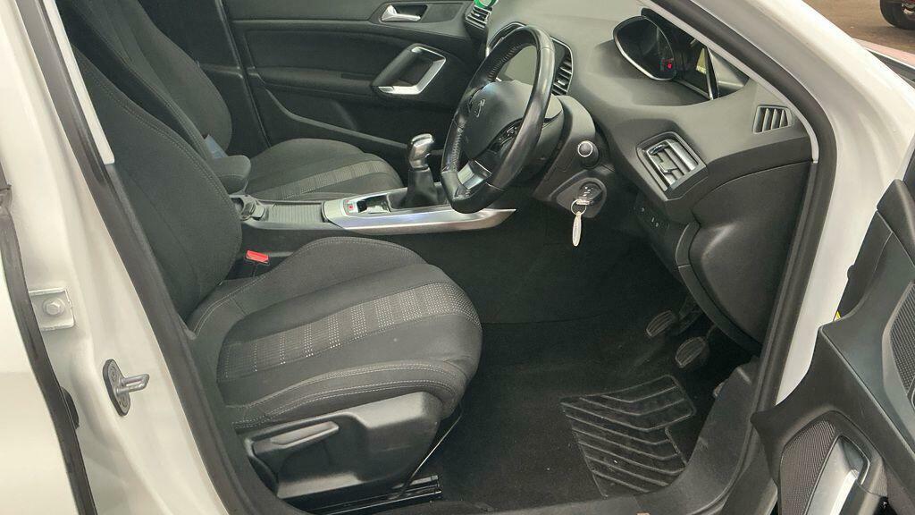 Peugeot 308 Hatchback Red #12