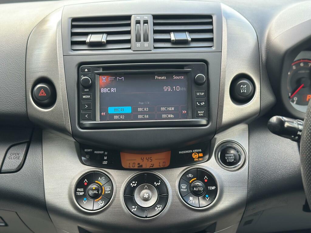 Toyota Rav 4 V-matic Xt-r Silver #20