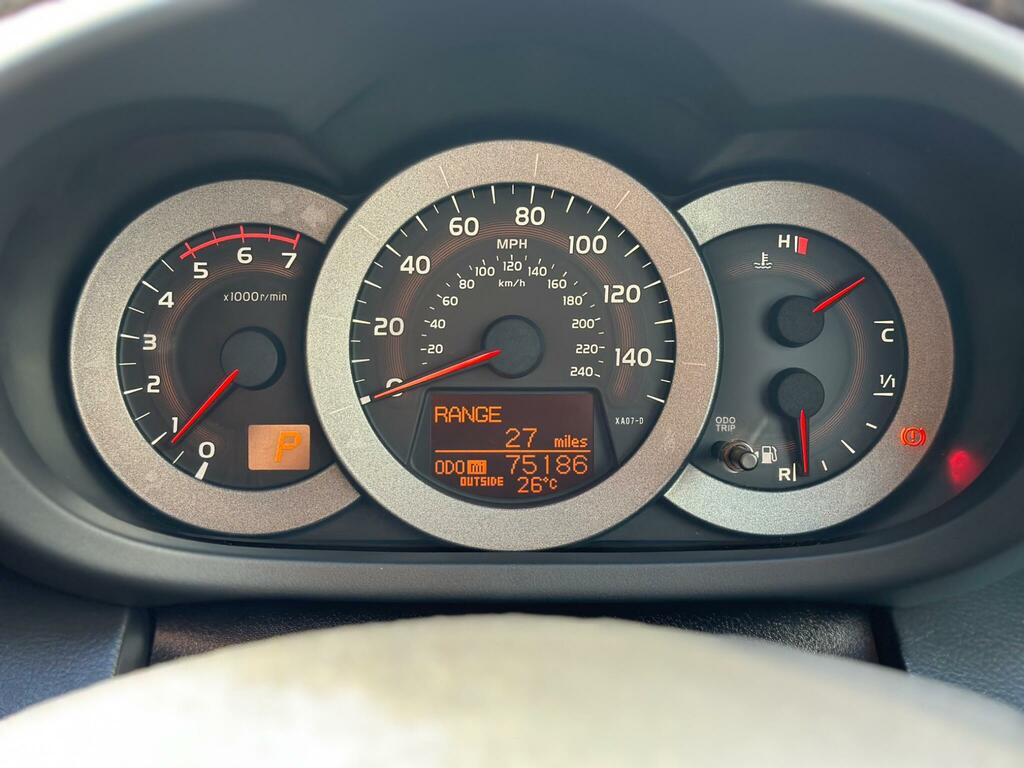 Toyota Rav 4 V-matic Xt-r Silver #15