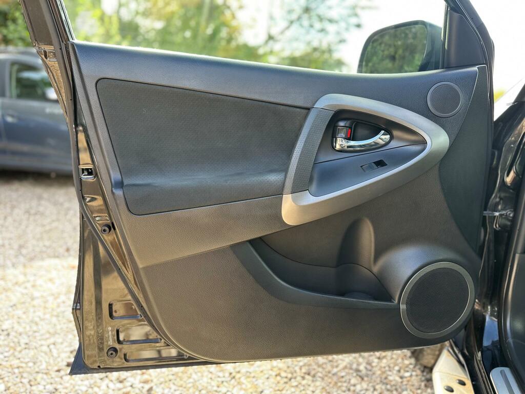 Toyota Rav 4 V-matic Xt-r Silver #37