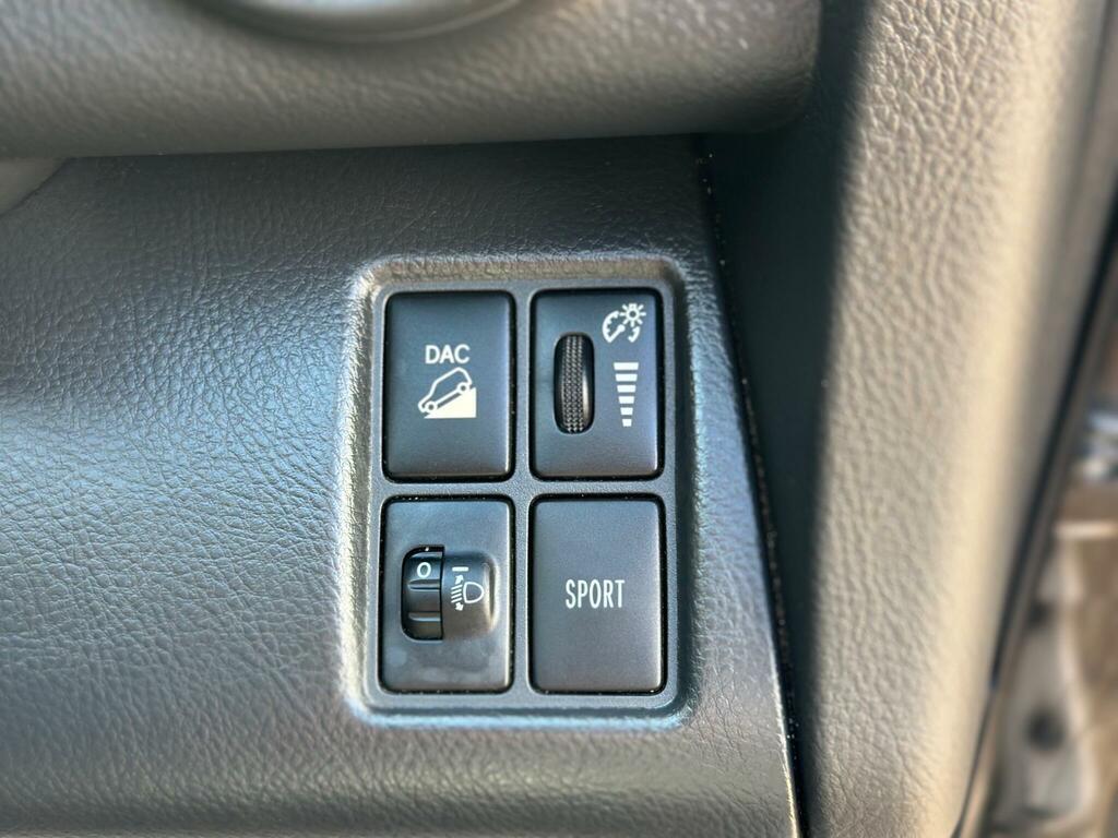 Toyota Rav 4 V-matic Xt-r Silver #26