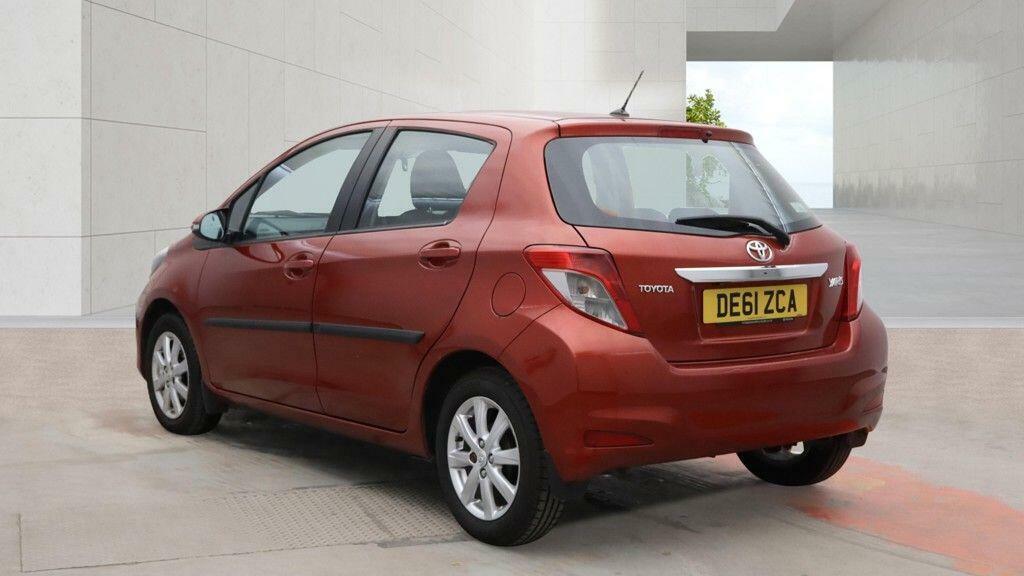 Toyota Yaris 1.33 Dual Vvt-i Tr Euro 5 Red #4