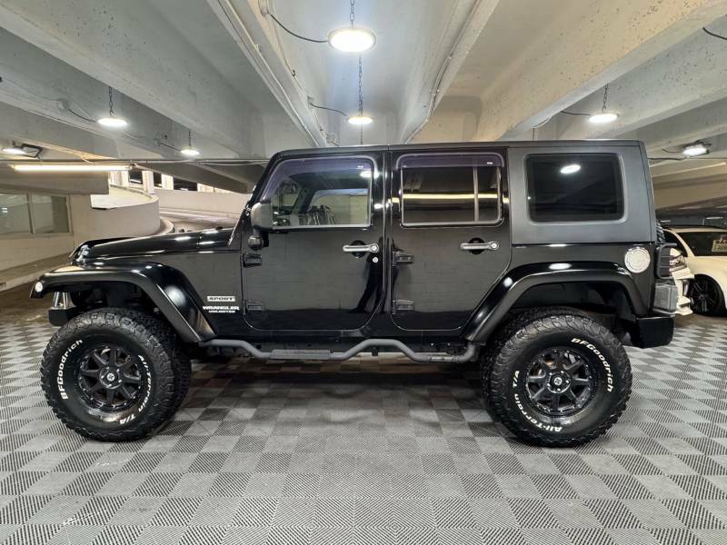 Jeep Wrangler 2.8 Crd Ultimate Soft Top 4X4 Black #2