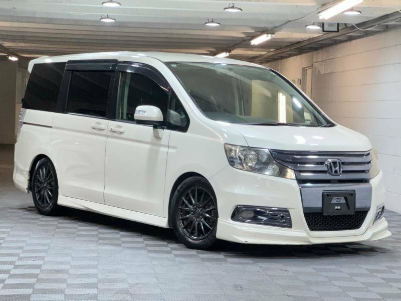Honda StepWagon 2.0 Spada Z - Eight Seater - Grade 4 White #7