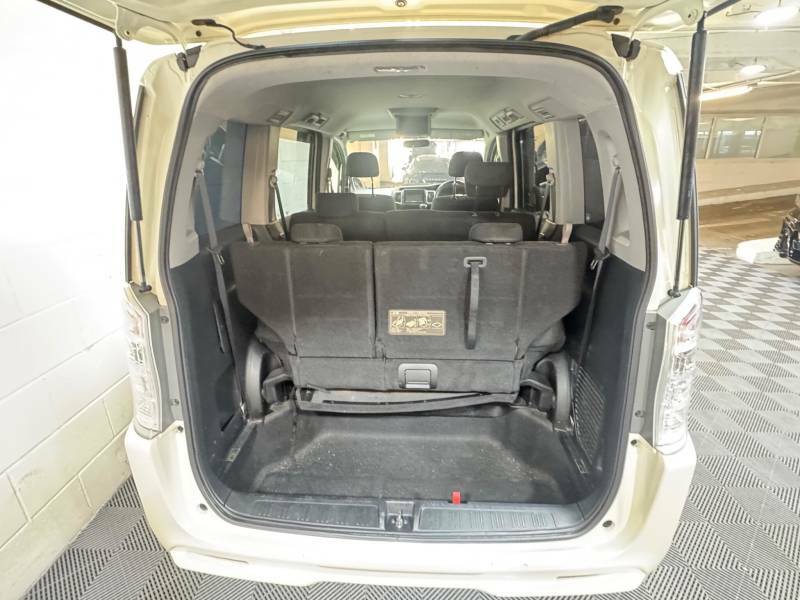 Honda StepWagon 2.0 Spada Z - Eight Seater - Grade 4 White #12