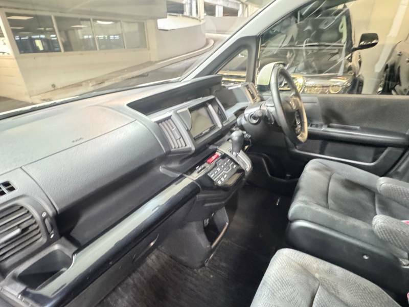 Honda StepWagon 2.0 Spada Z - Eight Seater - Grade 4 White #9