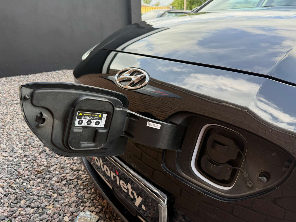 Hyundai Kona Hatchback Red #81
