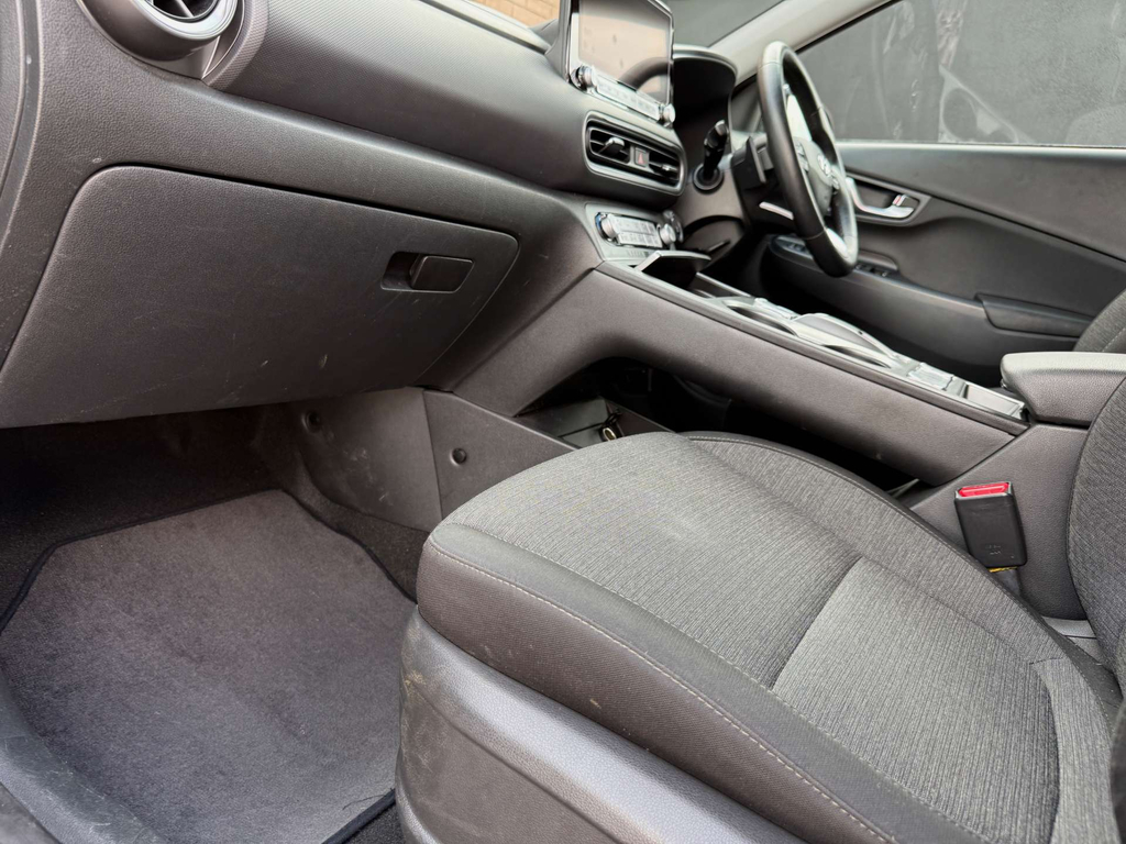 Hyundai Kona Hatchback Red #45