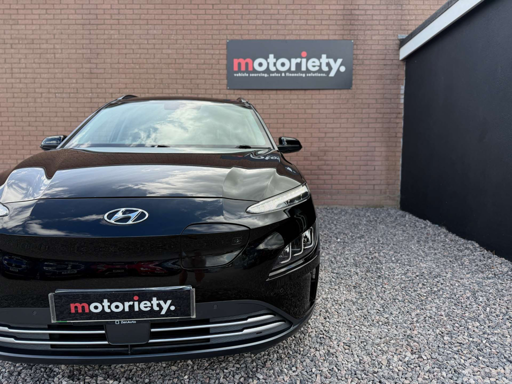 Hyundai Kona Hatchback Red #11