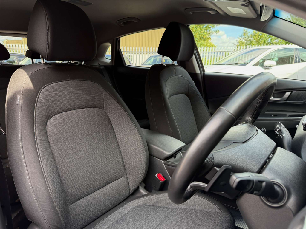Hyundai Kona Hatchback Red #40