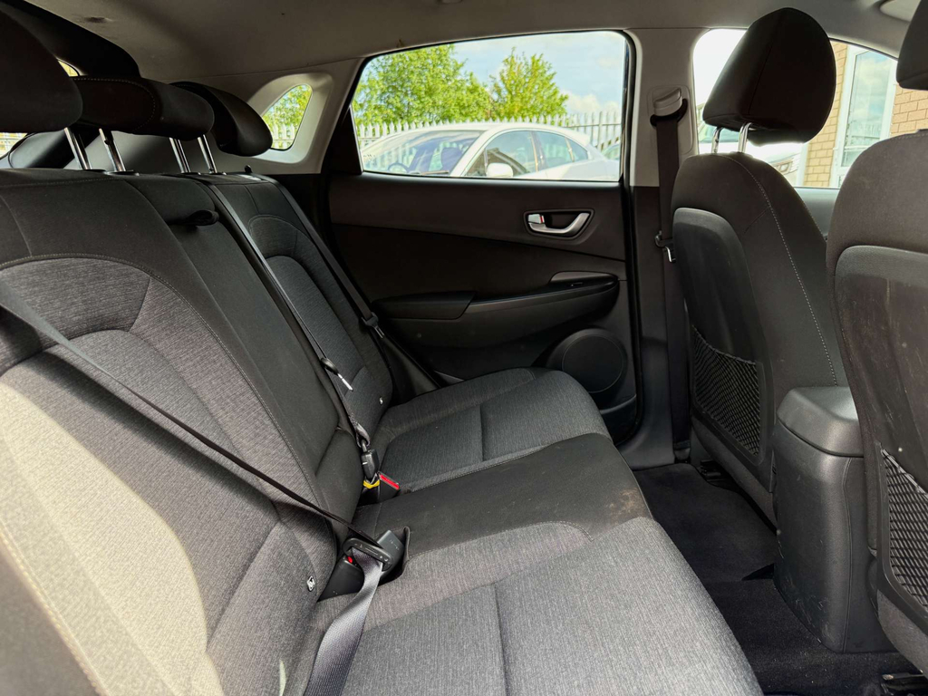 Hyundai Kona Hatchback Red #47