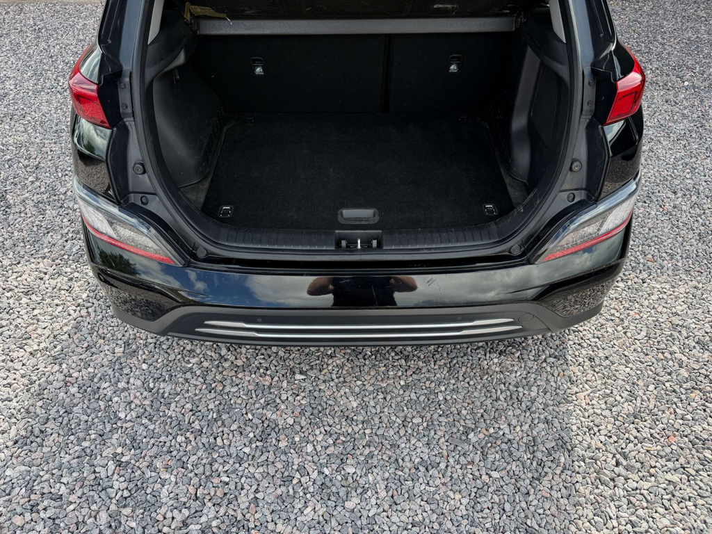 Hyundai Kona Hatchback Red #36