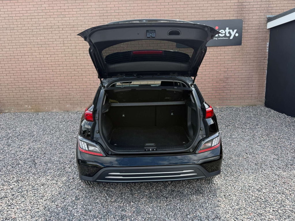 Hyundai Kona Hatchback Red #35