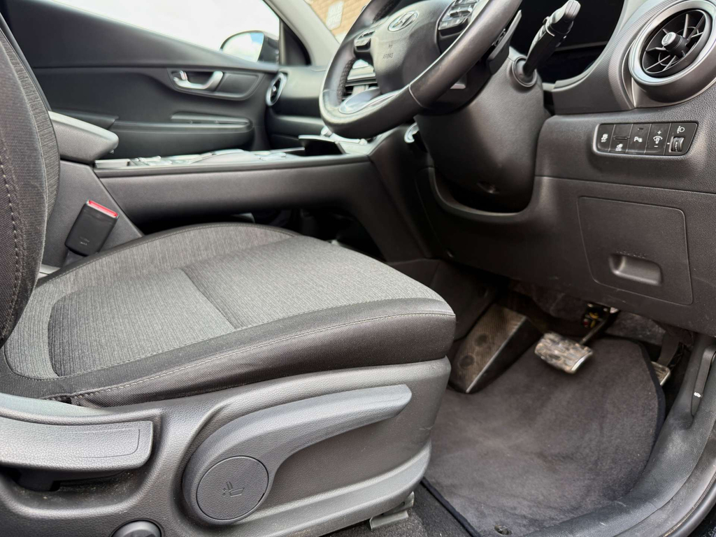 Hyundai Kona Hatchback Red #41