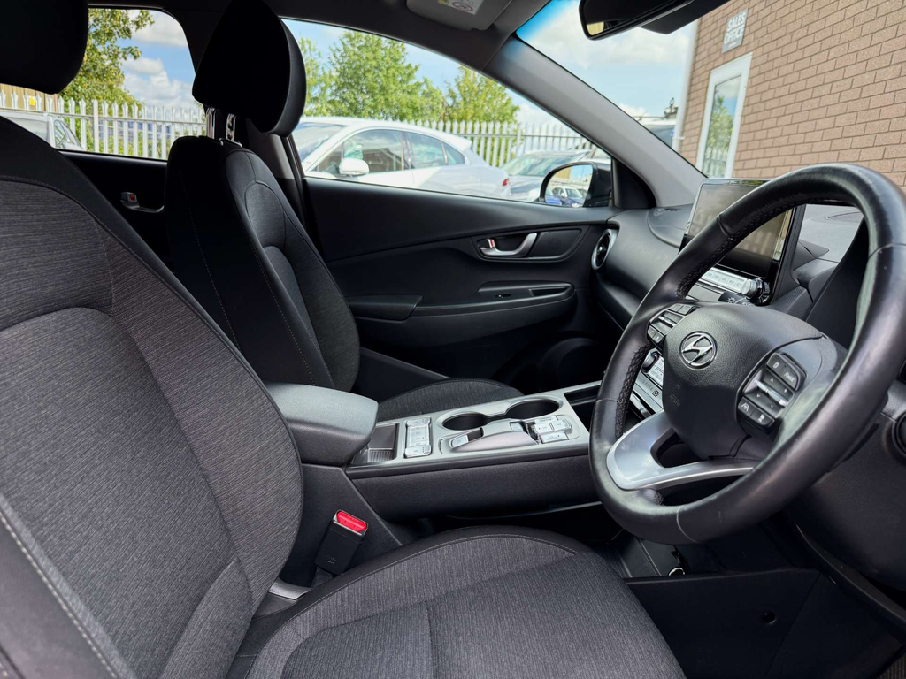 Hyundai Kona Hatchback Red #38