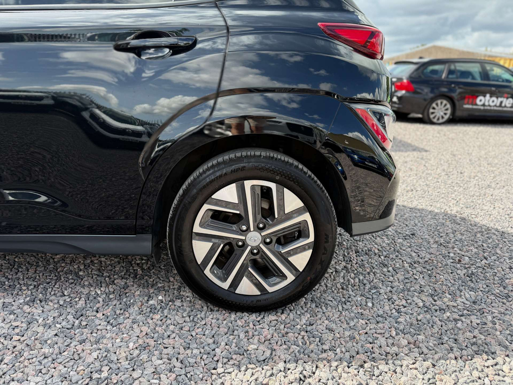 Hyundai Kona Hatchback Red #16