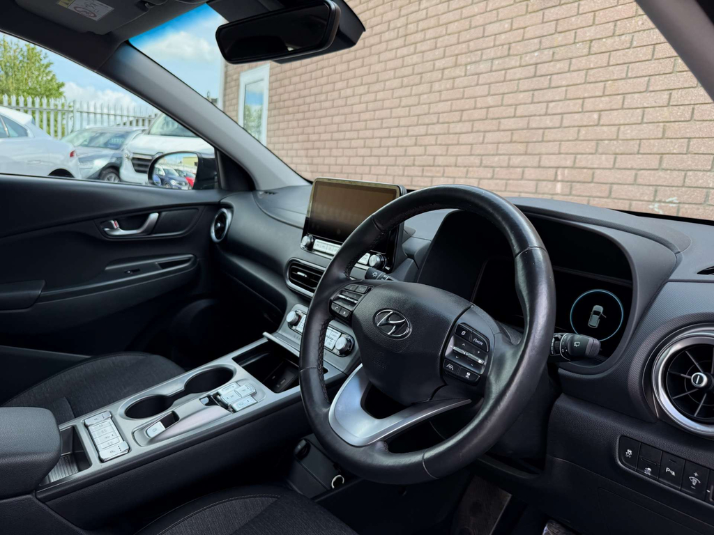 Hyundai Kona Hatchback Red #37