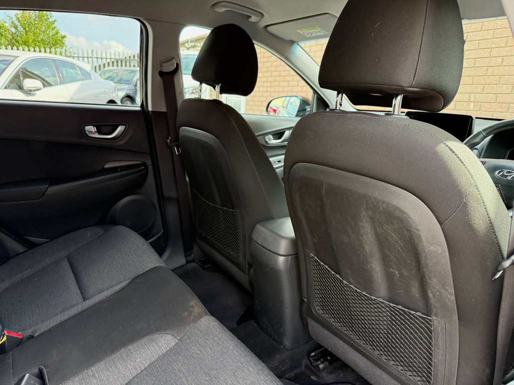 Hyundai Kona Hatchback Red #46