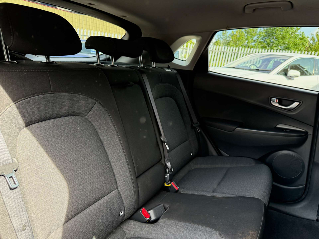 Hyundai Kona Hatchback Red #48