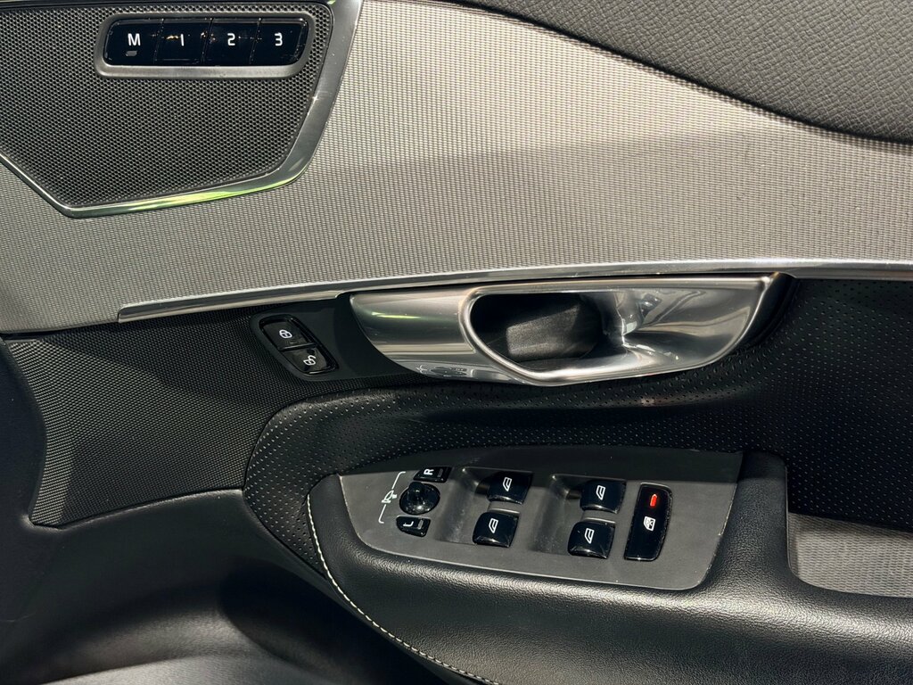Volvo XC90 2017 2.0 D5 Powerpulse R-design Awd 231 Bhp Black #21