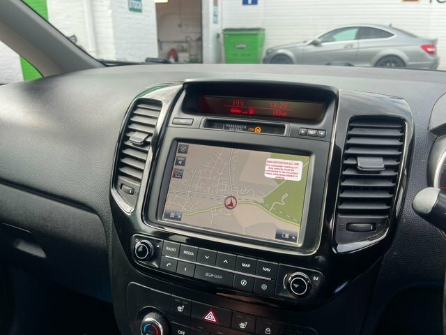 Kia Venga 1.6 2 6 Hatchback White #7