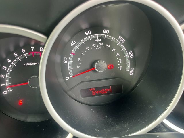 Kia Venga 3 Mpv White #6