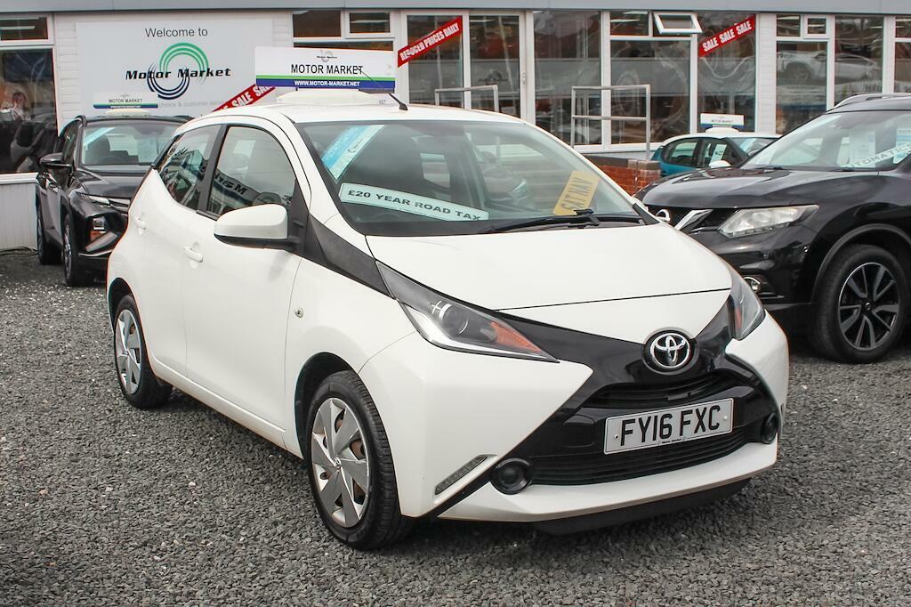 Toyota Aygo X X-play White