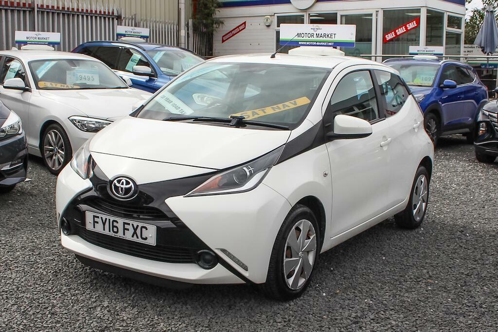 Toyota Aygo X X-play White #3