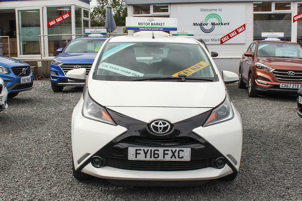 Toyota Aygo X X-play White #2