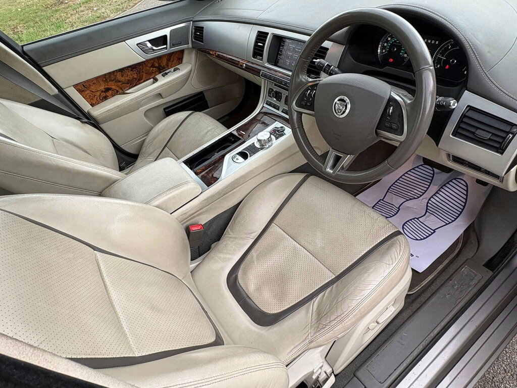 Jaguar XF  White #18