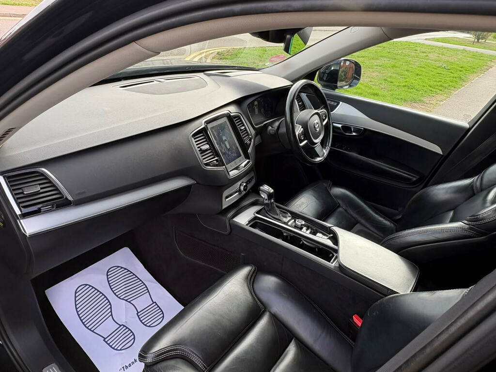 Volvo XC90 2L R-design Pro White #19