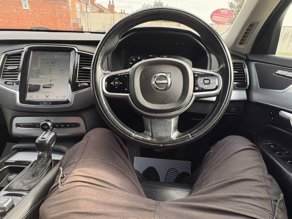 Volvo XC90 2L R-design Pro White #24