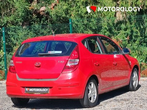 Hyundai I30 1.6 Crdi Comfort Red #4