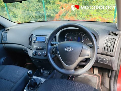 Hyundai I30 1.6 Crdi Comfort Red #3