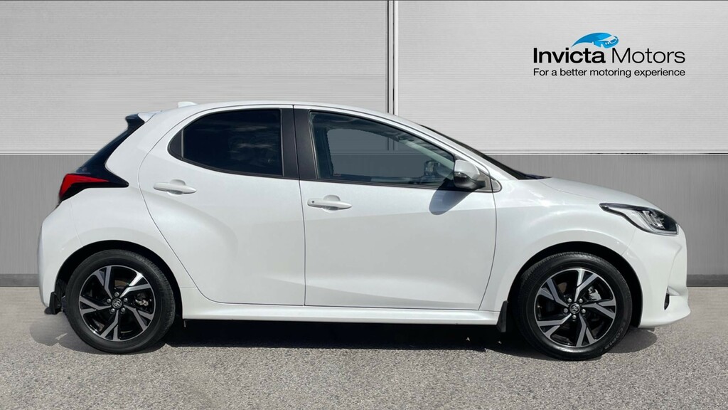 Toyota Yaris Design GF25EBM White #2