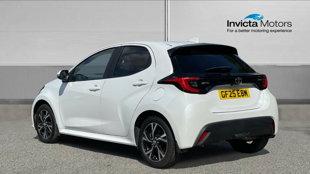 Toyota Yaris Design GF25EBM White #5