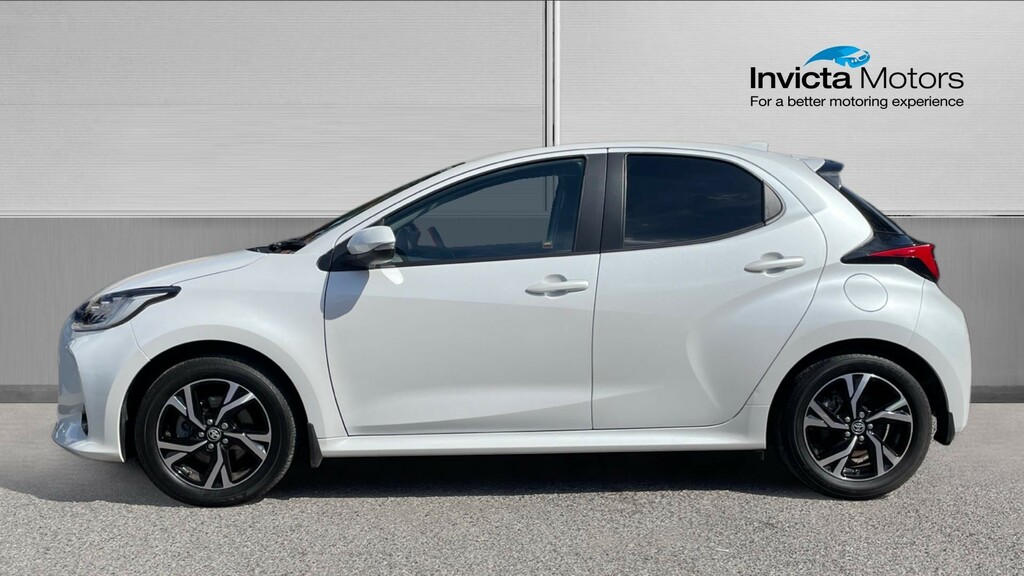 Toyota Yaris Design GF25EBM White #6