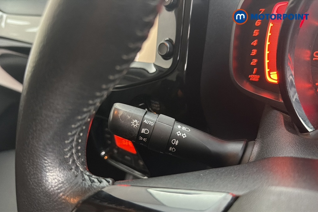 Peugeot 108 Active Red #9
