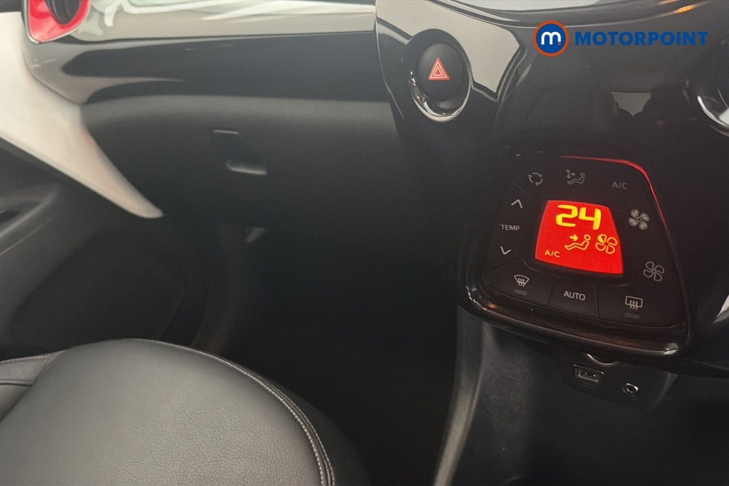 Peugeot 108 Active Red #12