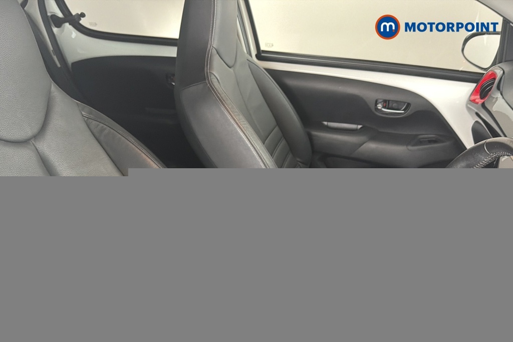 Peugeot 108 Active Red #16